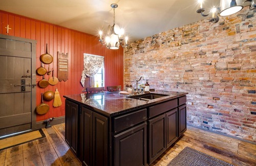 Lewisburg House | Cumberland House - A Cozy Historical Stay