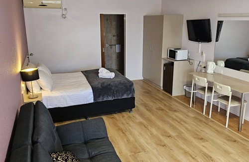 Cessnock Hotel | Cumberland Motor Inn