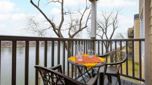 North Capitol House | Cumberland River Views Walk to Broadway Downtown Stadium Rockin Riverfront