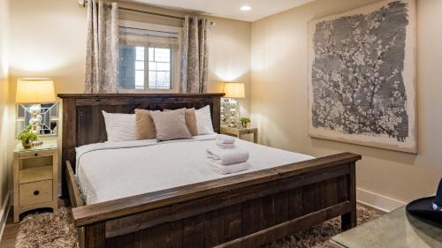 North Capitol House | Cumberland River Views Walk to Broadway Downtown Stadium Rockin Riverfront