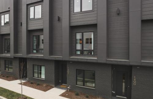 Katie Hill Neighborhood House | Cumberland Social I Rooftop Hot Tub!