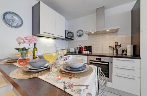 Breganzona Apartment | 'Cuore di Rose' Parking - Welcome Set, Netflix, for 4 Persons -By EasyLife Swiss