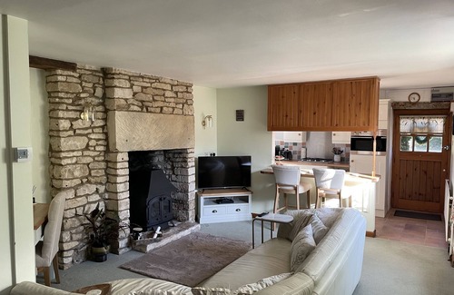 Nailsworth Cottage | Cupcake Cottage - Quintessential Cotswold Cottage