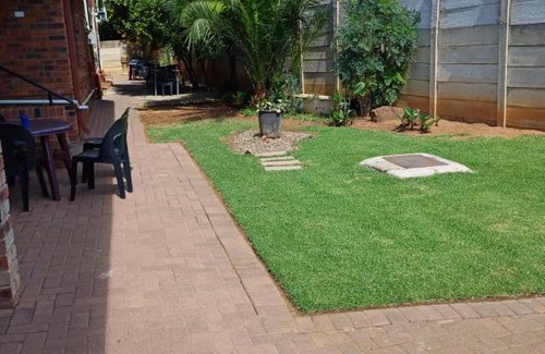 Bloemfontein Cabin | Cura Lodge