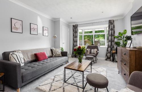 Thornton-Cleveleys House | Curlew - 3 Bedrooms Wi-Fi, Parking, Contractors