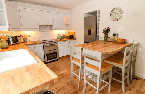 Berwick-upon-Tweed Cottage | CURLEW COTTAGE, 2 FENKLE STREET, family friendly in Holy Island