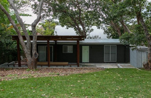 Point Lookout House | Curlew Shack | old school beach house with a contemporary makeover