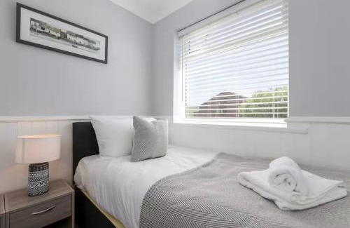 Thornton-Cleveleys House | Curlew Stays - Semi Detached Home - Pet Friendly