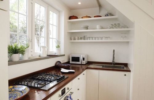 Estoril Apartment | Cushy Apartment with garden in Estoril