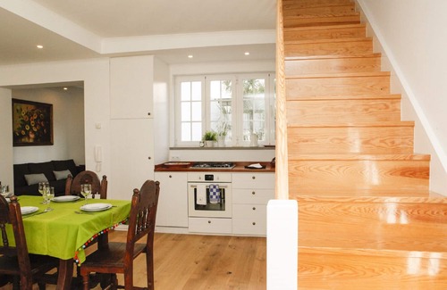 Estoril Apartment | Cushy Apartment with garden in Estoril