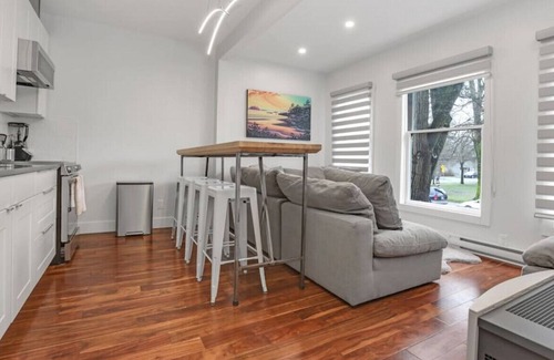 Grandview-Woodland Apartment | Custom Built Luxury Home - Just Outside Downtown