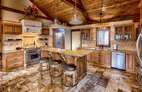 The Galena Territory House | Custom Built Luxury Home. All Bedrooms Have Ensuite Baths. Hot Tub, Firepit.