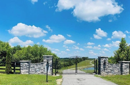 Somerset Cabin | Custom cabin on 23 acres, private fishing, paddle boat, kayaks Lake Cumberland