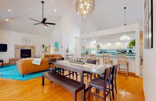 Oak Harbor House | Custom, dog-friendly home on 5 lakefront acres with tennis, sauna & game room