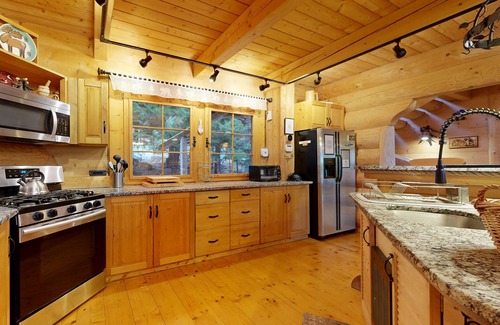 Beaver Cove Cabin | Custom lakefront lodge with game room, dock & plenty of space