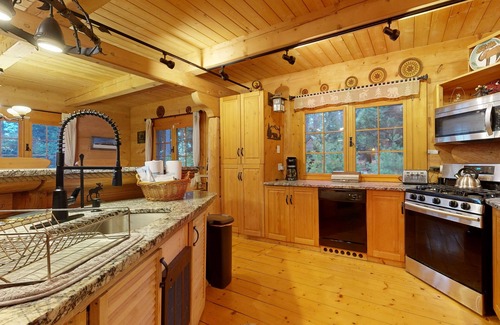 Beaver Cove Cabin | Custom lakefront lodge with game room, dock & plenty of space