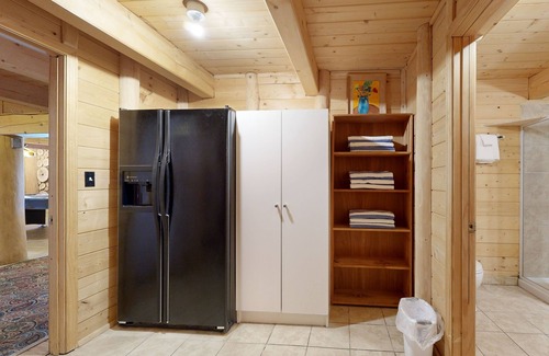 Beaver Cove Cabin | Custom lakefront lodge with game room, dock & plenty of space