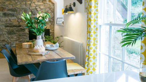 Beaumaris House | Custom Mews