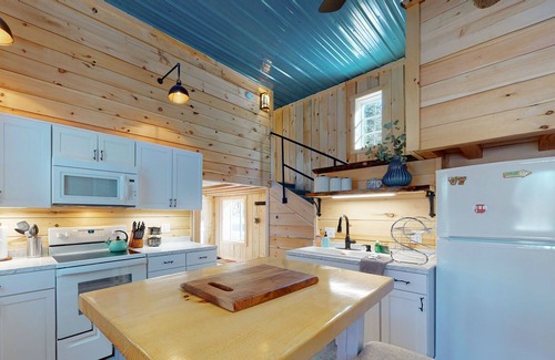 Morrisville House | Custom Mountain Home with Private Hot Tub, Firepit, & Free WiFi - Dog Welcome