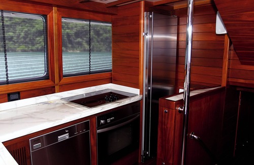 Spanish Wells Boat Rental | Custom Yacht -Includes, Breakfast, Chef, WIFI, A/C, docked in private marina.