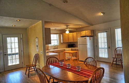 Almond Cottage | Customer Appreciation Year! Get a free night!