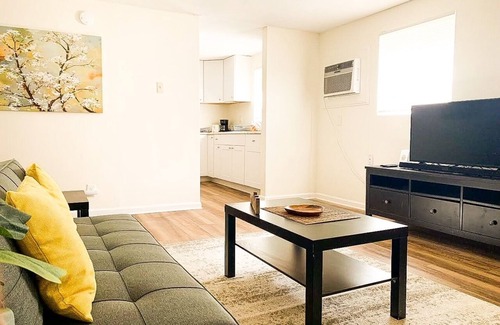 Knoxville Apartment | Cute 1 bedroom/1bathroom 10 minutes from downtown Knoxville, TN