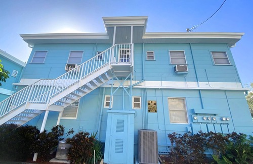 Clearwater Beach Condo | Cute 1940 Boutique Studio Condo by RedAwning