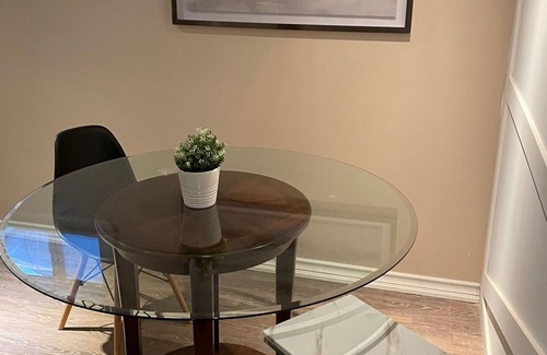 New Toronto House | Cute 2 Bedroom Apartment with Kitchen and Living