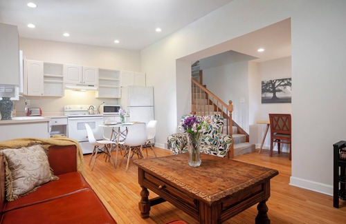 Detroit House | Cute 2 bedroom carriage house in historic district