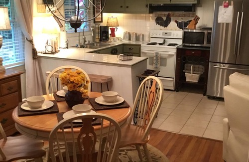 Rome Cottage | Cute 2 bedroom cottage with big closed in screen porch