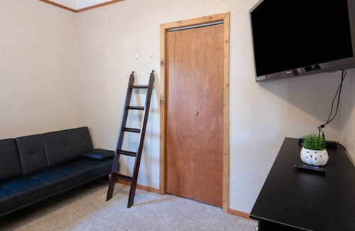 Franklin to the Fort House | Cute 2 bedroom house centrally located in Missoula, easy access to everything.