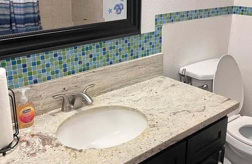 El Monte Condo | Cute and comfy room, has everything you need to make your stay a relaxing one.