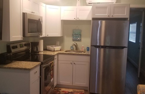 Clearwater Beach Cottage | Cute and Cozy Beach Bungalow. Steps to the Beach. Free off-street Parking!