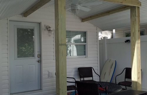 Clearwater Beach Cottage | Cute and Cozy Beach Bungalow. Steps to the Beach. Free off-street Parking!