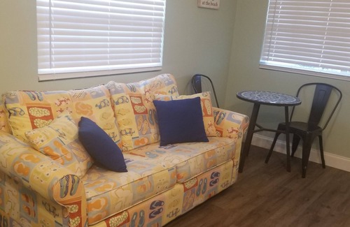 Clearwater Beach Cottage | Cute and Cozy Beach Bungalow. Steps to the Beach. Free off-street Parking!