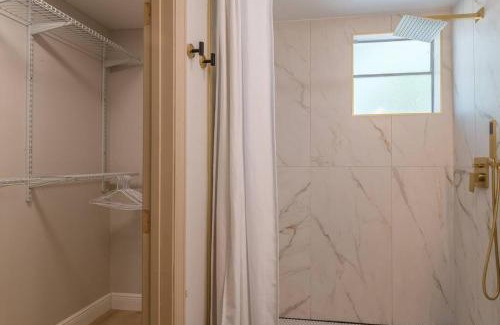 Northeast Orlando Apartment | CUTE and COZY studio w/ jacuzzi!