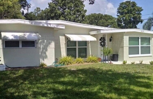 New Port Richey House | Cute and Cozy, two bedroom home, with splash pool.