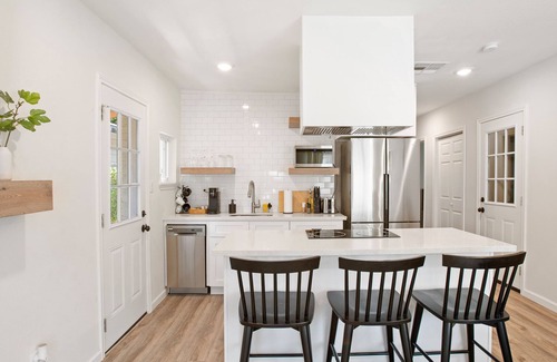 Greater East End House | Cute and Modern Home-10 Min to Downtown