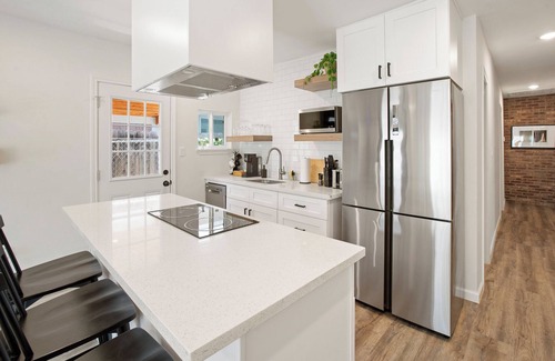 Greater East End House | Cute and Modern Home-10 Min to Downtown