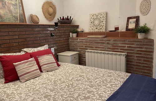 Vallirana House | Cute Apartment, garden & pool 20 km from Barcelona