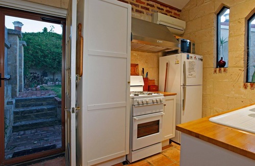 Fremantle Cottage | Cute as a button 1 bedroom cottage