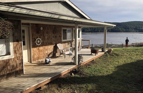 Waldport House | Cute Bayfront cottage w/stairs to water. Breathtaking views & wildlife viewing!