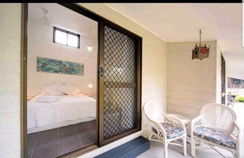 Cannonvale Cottage | Cute Beach Cottage, Pool, Pets, Netflix, WI-FI