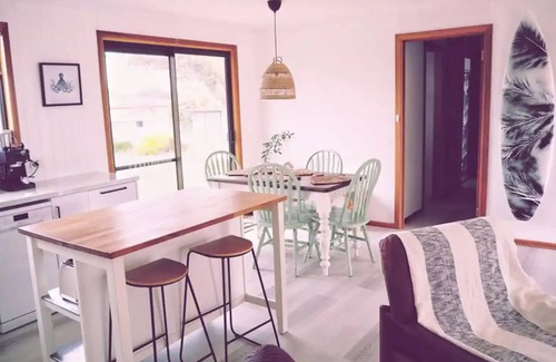 Goolwa Beach House | Cute Beach Shack located close to the Beach and Shops