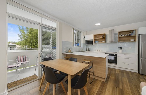 Crescent Head Apartment | Cute Beachside Apartment - Central Location
