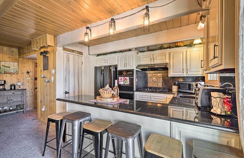 Cedar Glen Cottage | Cute Cabin + Deck < 2 Mi to Lake Arrowhead Village