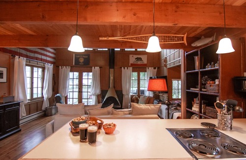 Yachats House | Cute Cabin in Yachats! Short walk to rivers' edge!