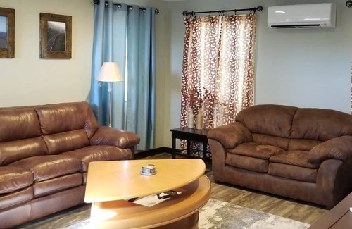 Spruce Pine Cabin | Cute Cabin with room to relax