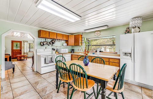 Inglenook House | Cute cabin with sand dune access - dog-friendly