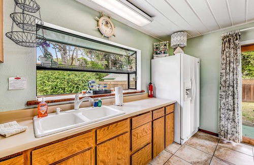 Inglenook House | Cute cabin with sand dune access - dog-friendly